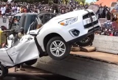 Tubuh Okiot Raphael Viral Tiktok! Kecelakaan Mobil Putih Tertimpa Truk Melon hingga Penyet, Badan Okiot Dimana?